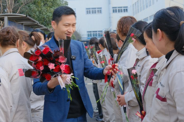 致敬她力量3.8妇女节特辑，尚佰高定以“建筑级”标准，领跑高定木作2.0新时代